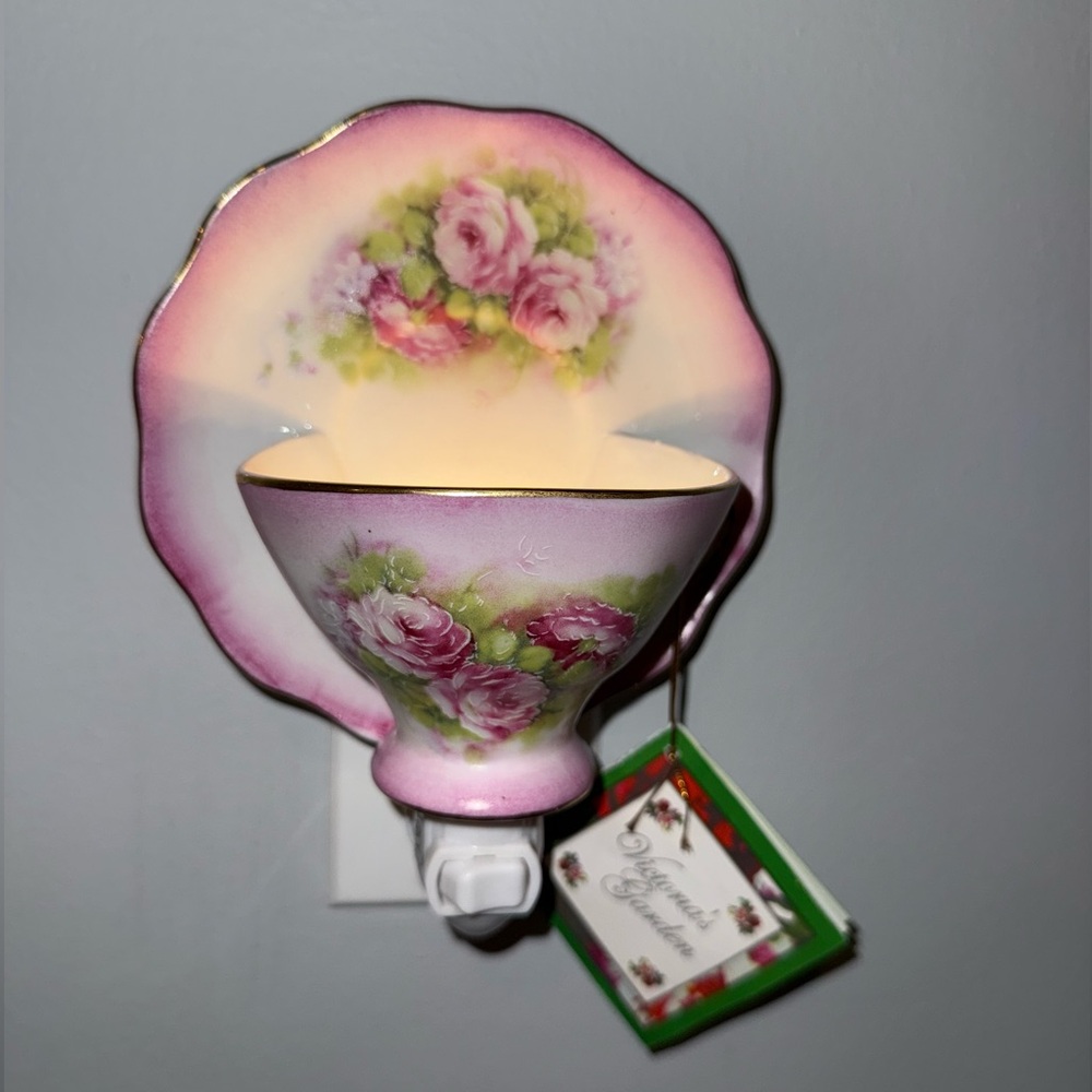 Vintage Victoria’s Garden Tea Cup Night Light